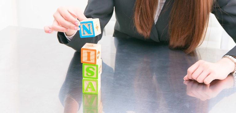 積立や貯蓄もしたいならNISAや保険商品も検討